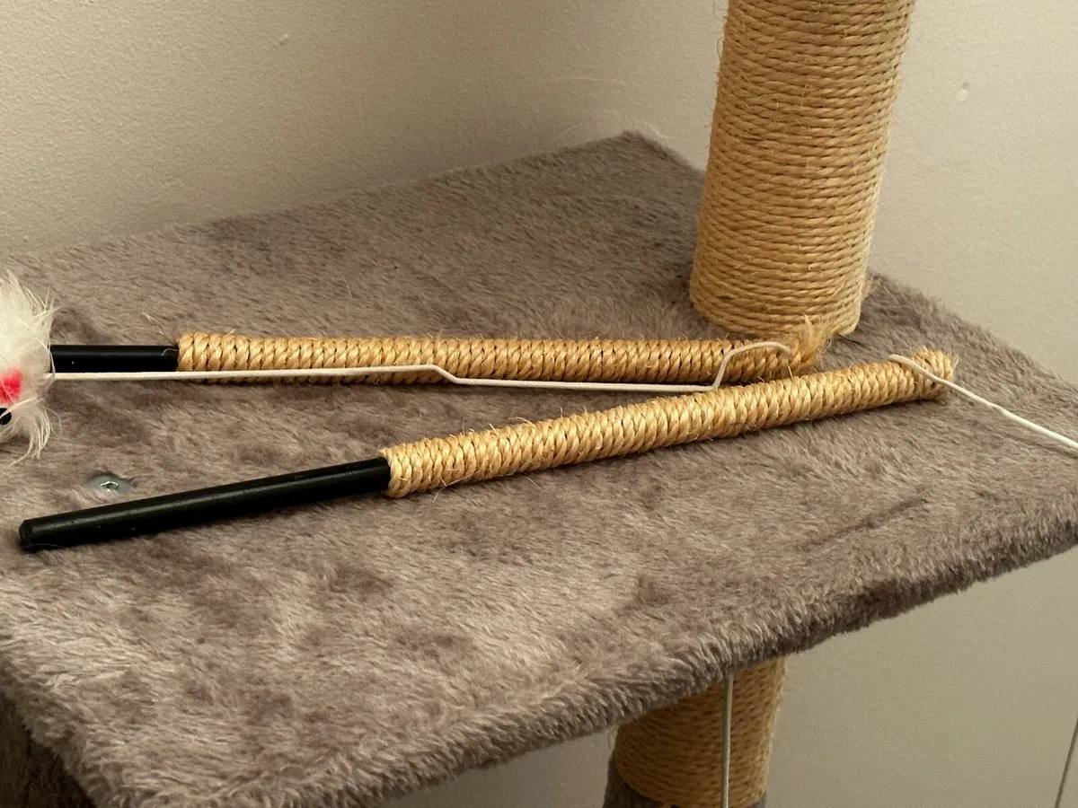 Cat tower and toys - Image 4