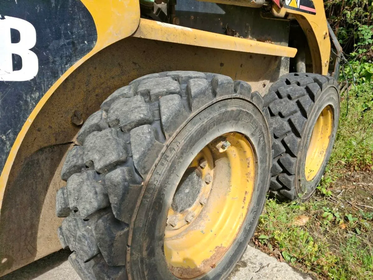 Cat skid steer - Image 2