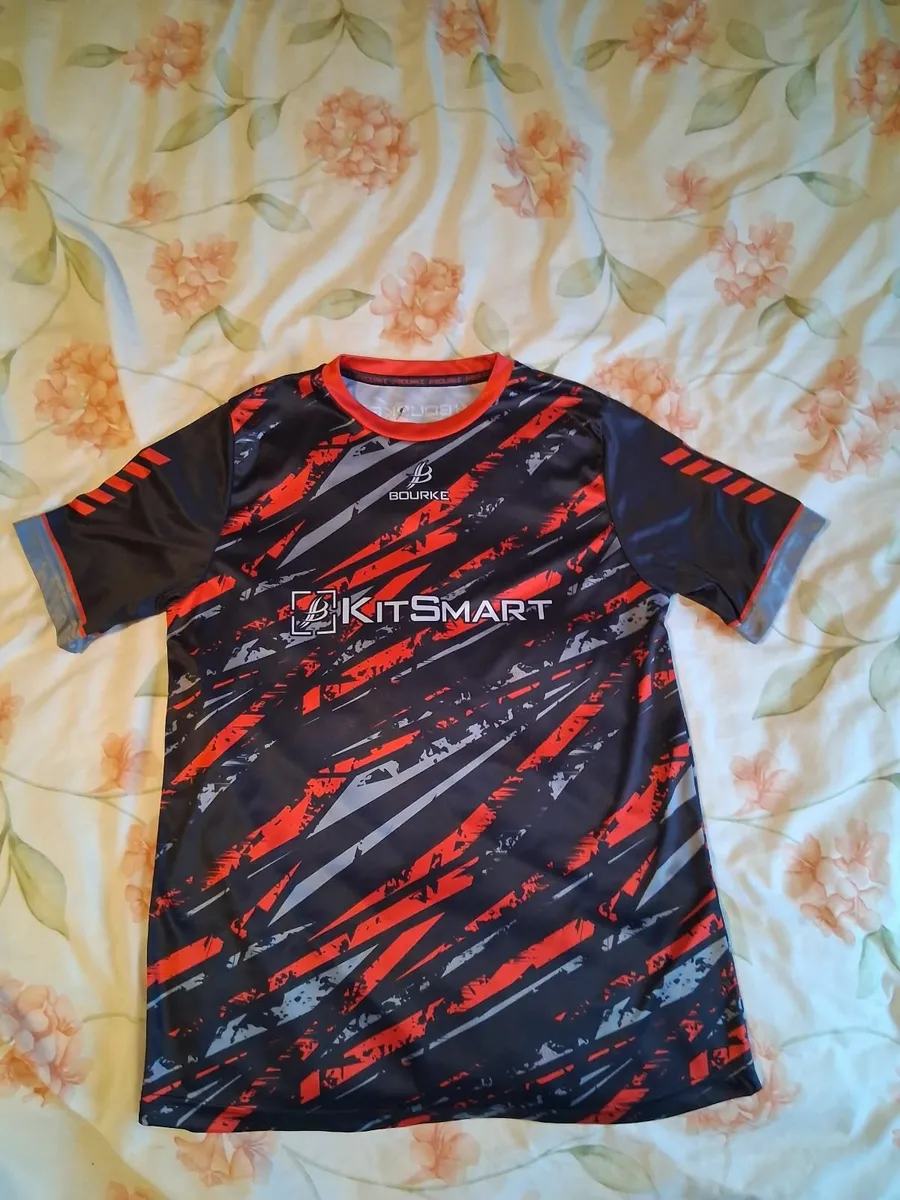 Bourkes training top - Image 1