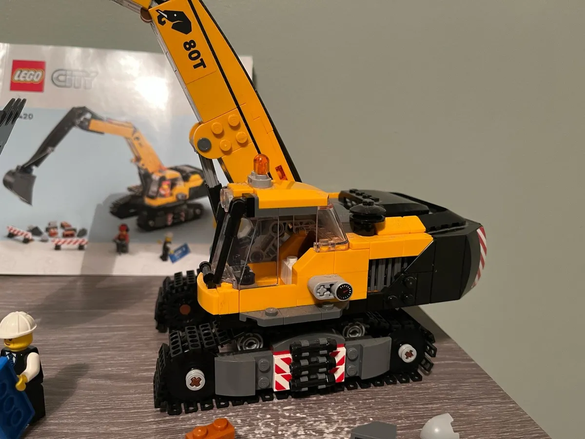 Lego City Construction Excavator (60420) - Image 2