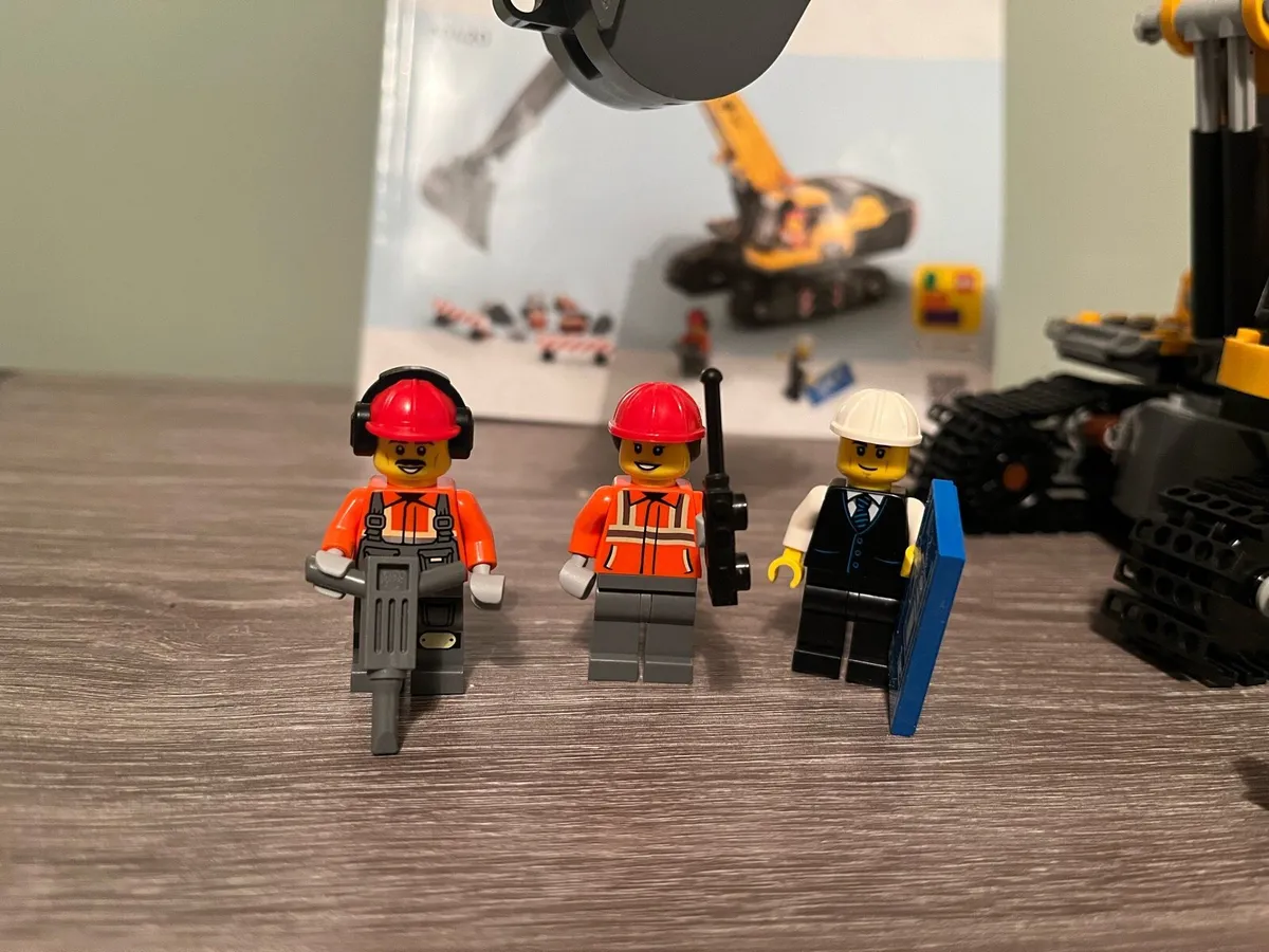 Lego City Construction Excavator (60420) - Image 3