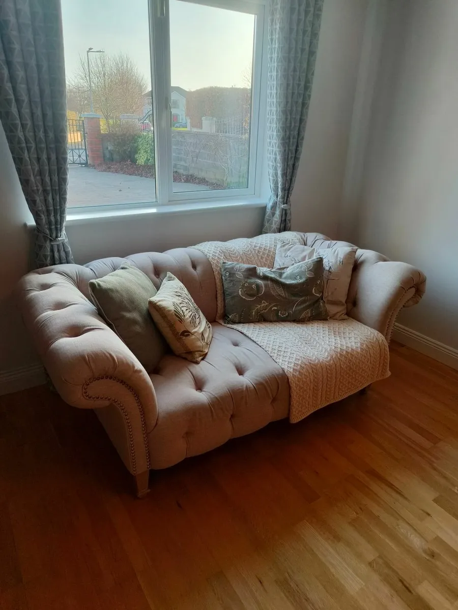 Chesterfield style sofa - Image 2