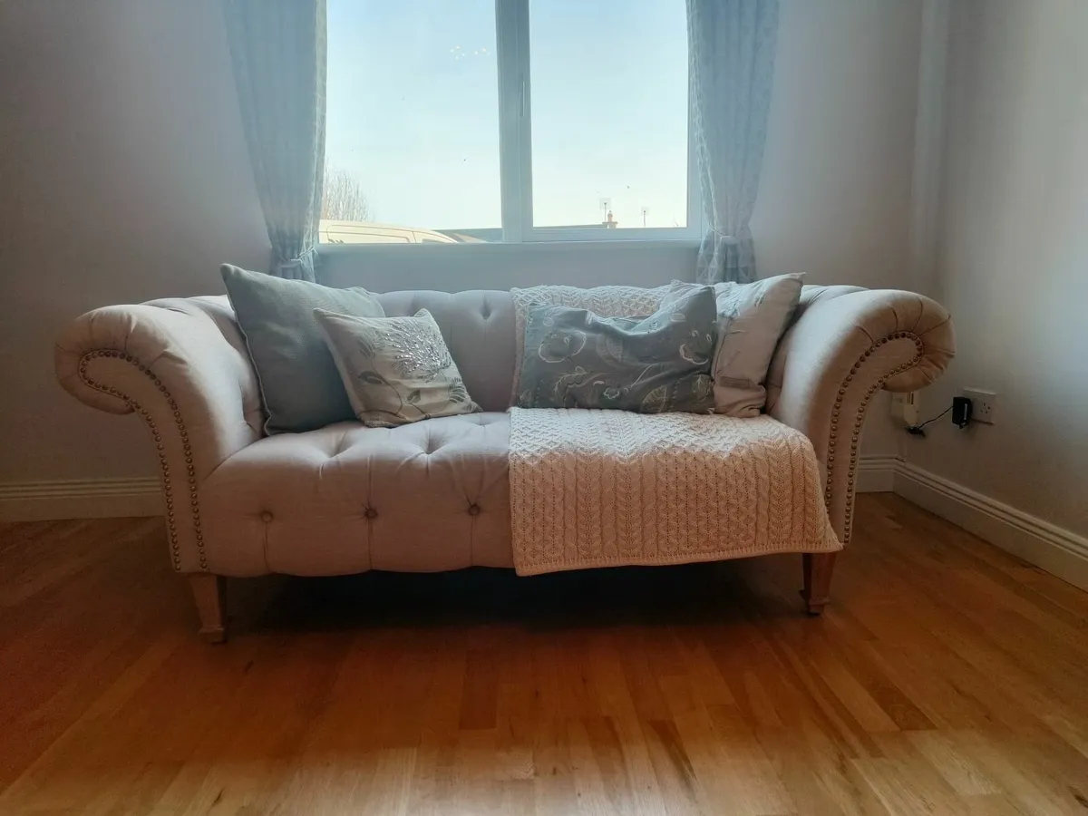 Chesterfield style sofa - Image 3