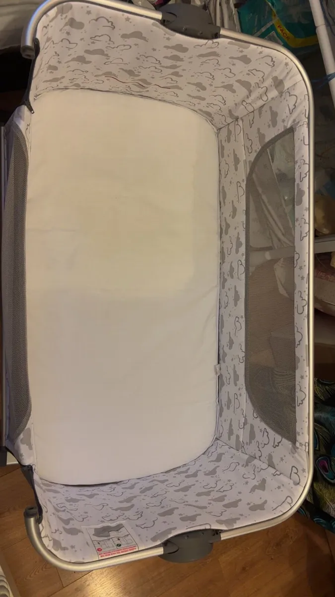 Babylo folding bedside crib - Image 3