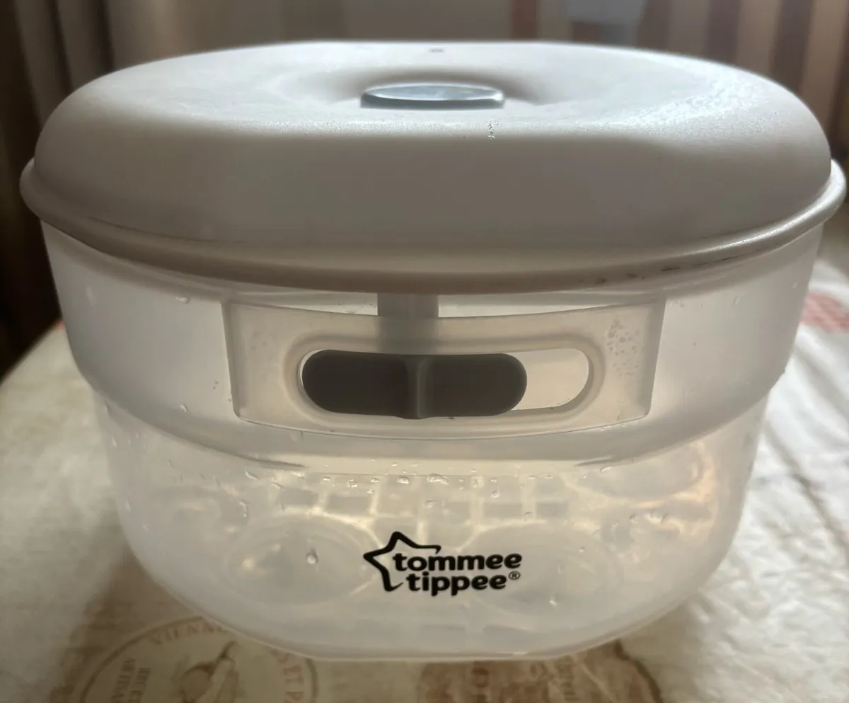 Tommee Tippee 2in1 steriliser with bottles - Image 1