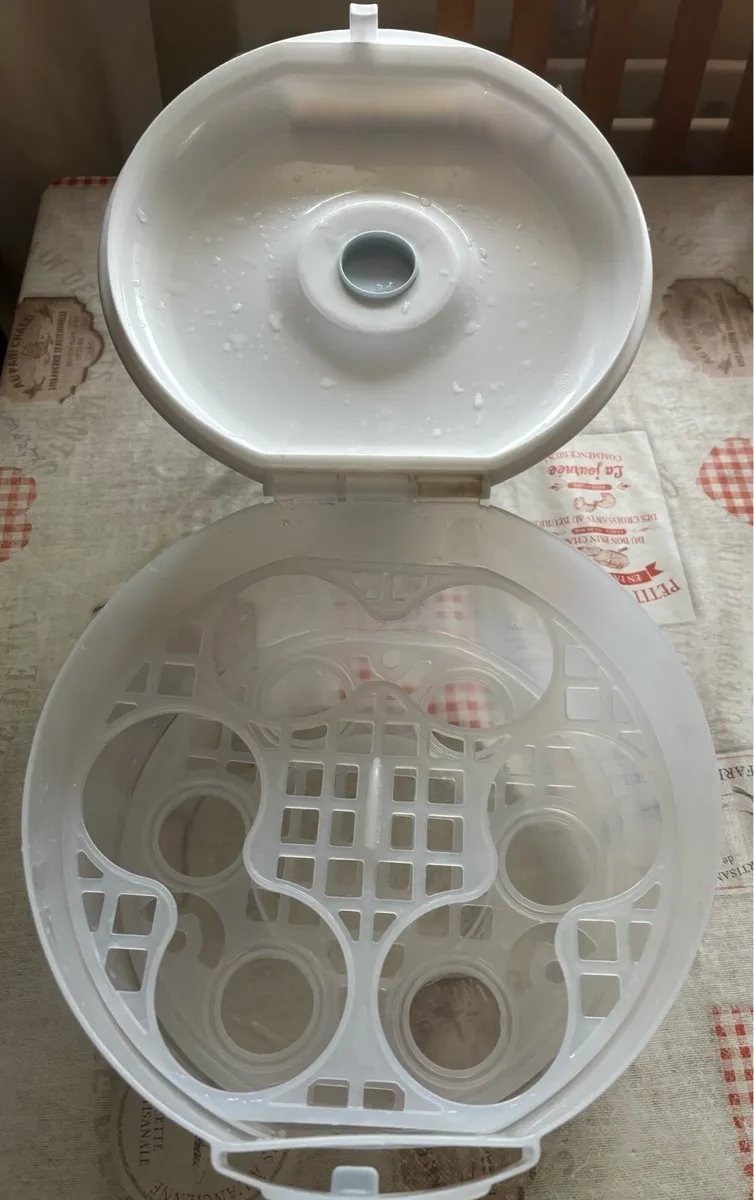 Tommee Tippee 2in1 steriliser with bottles - Image 2