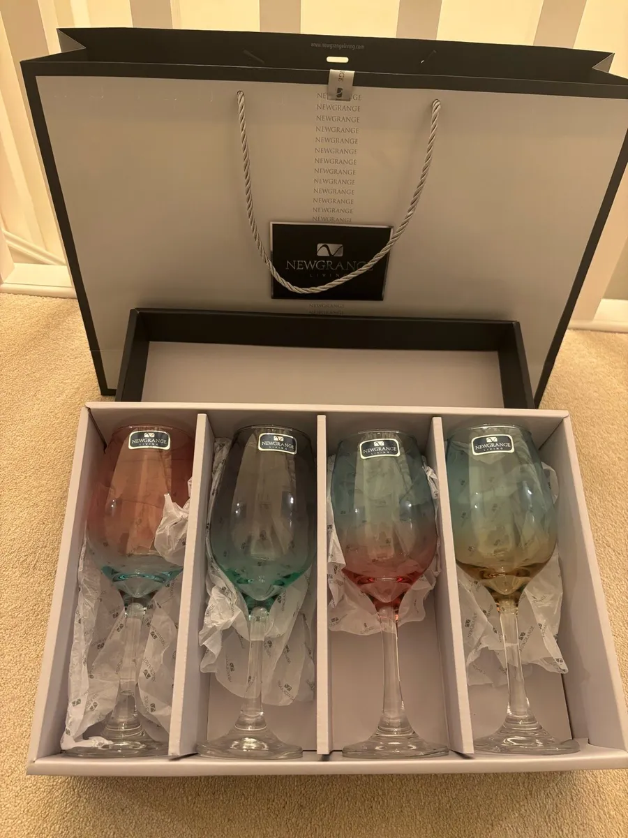 Brand New Set of 4 Wine Glasses - Image 3