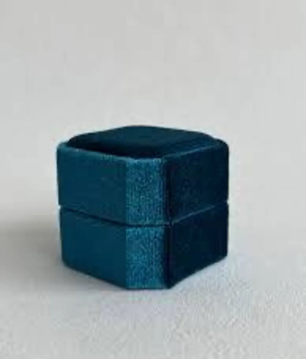 Brand New Velvet Ring Box - Image 3