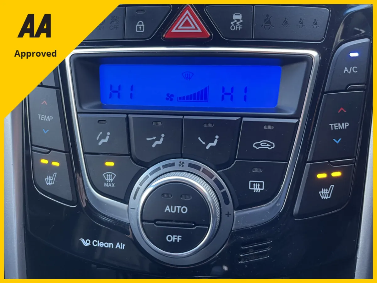 Hyundai i30 PREMIUM BLUE DRIVE - Image 2