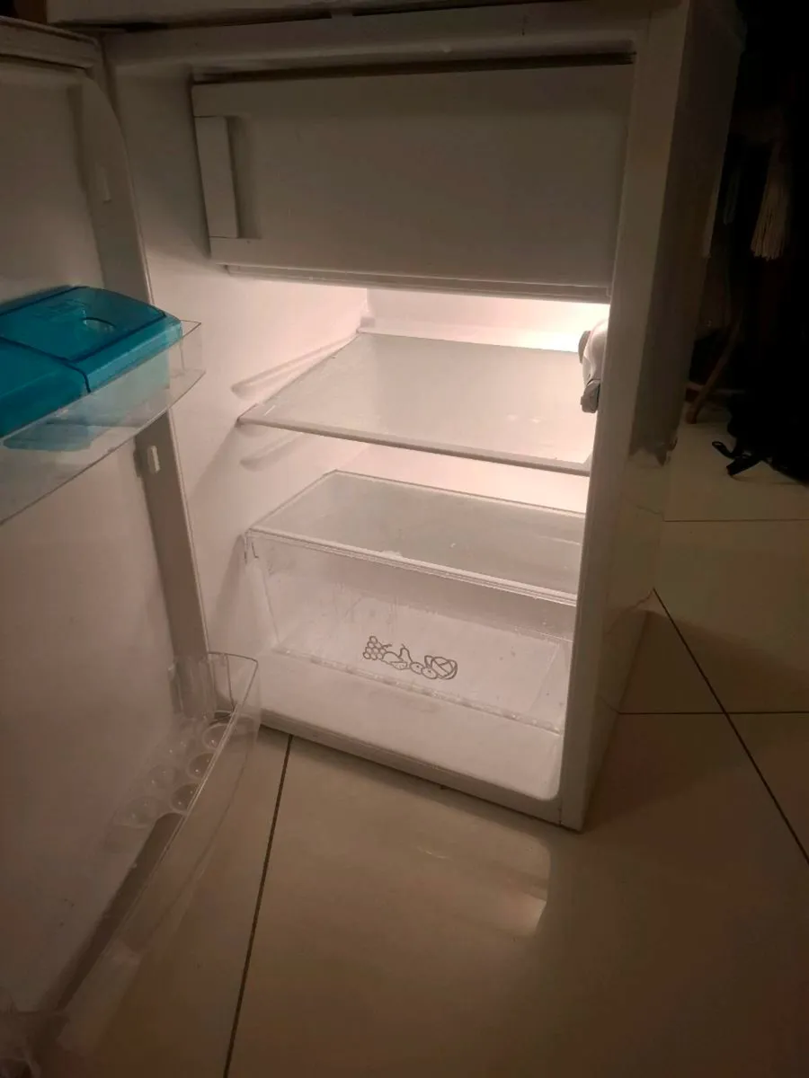 FRIDGE UNDER COUNTER - Image 1