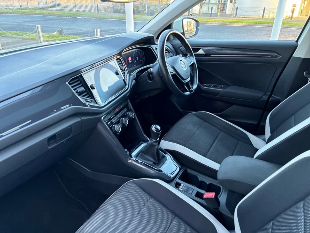 Volkswagen T-Roc SPORT 1.0 TSI MANUAL 6SPEED FWD 1 - Image 3