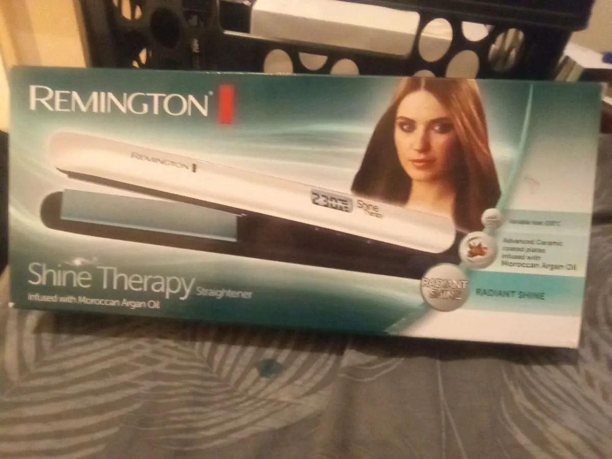 Remington Shine therapy straightner - Image 1