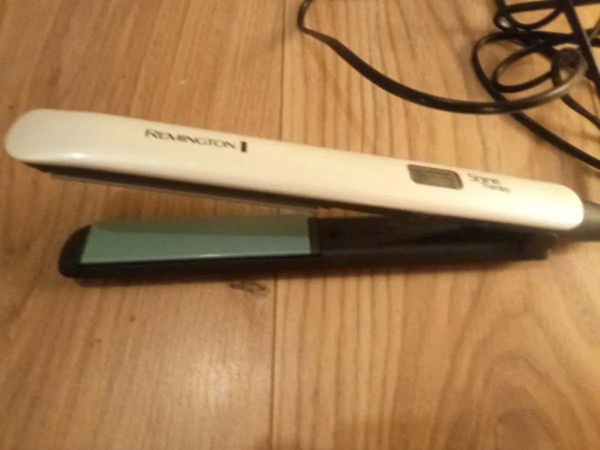 Remington Shine therapy straightner - Image 3