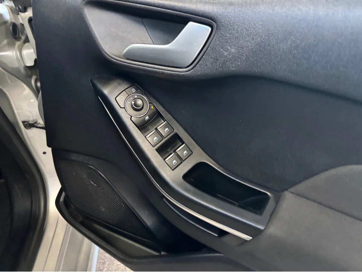 Ford Fiesta 1.0 ST-LINE EDITN 100PS TITANIUM ECOBS - Image 4