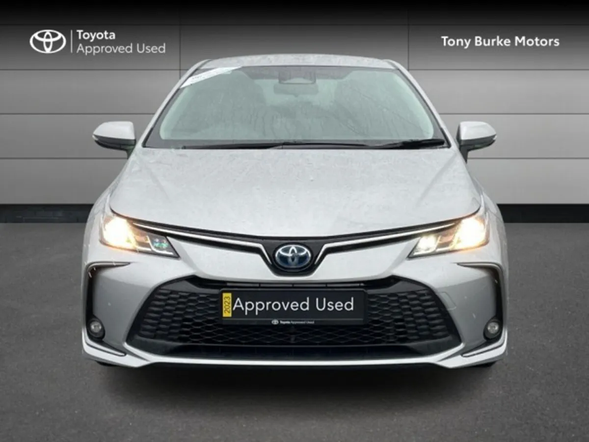 Toyota Corolla Saloon - Luna Edition - 1.8 Hybrid - Image 4