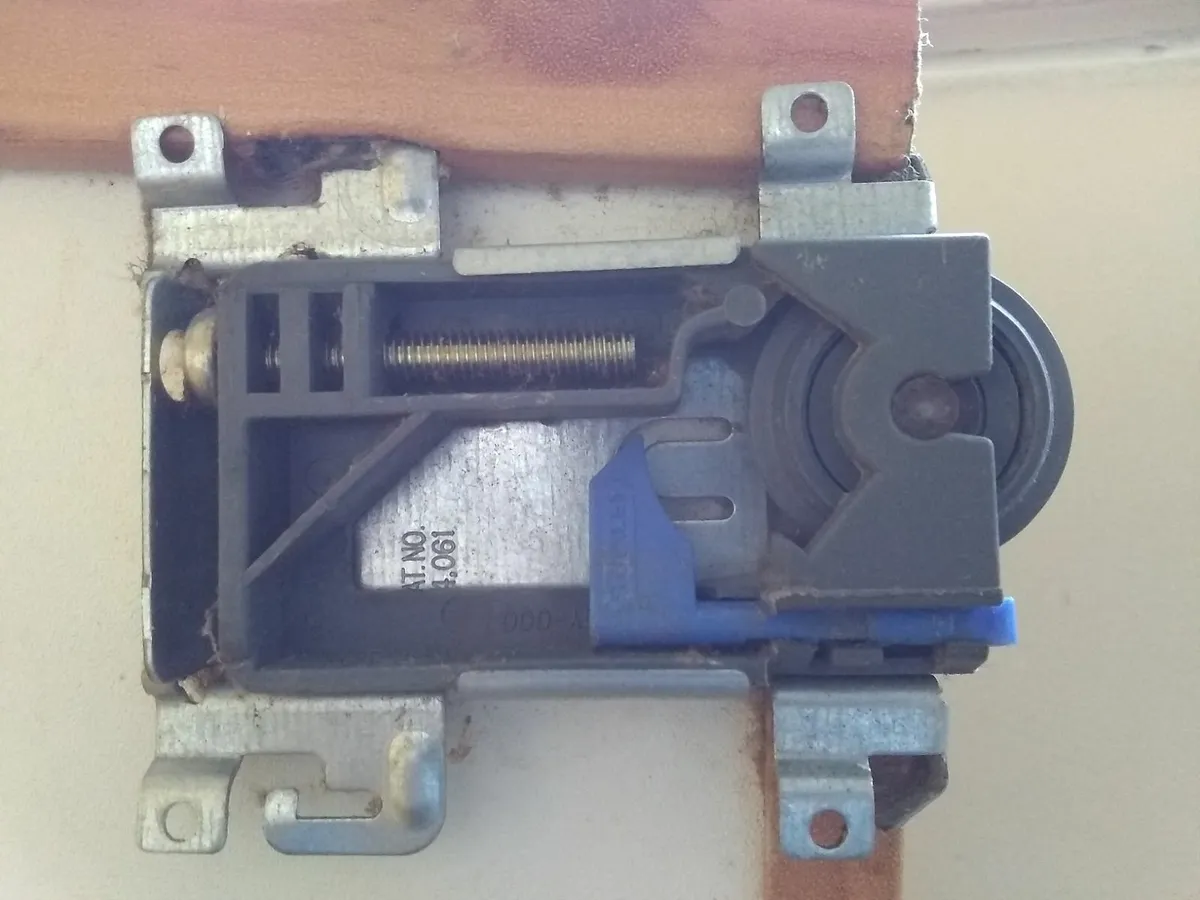 sliding mirror wardrobe doors - Image 4