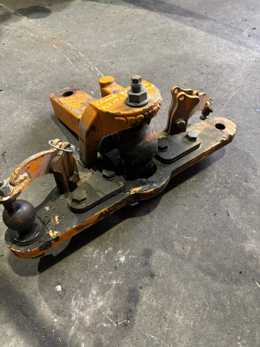 Claas Ball Hitch - Image 1