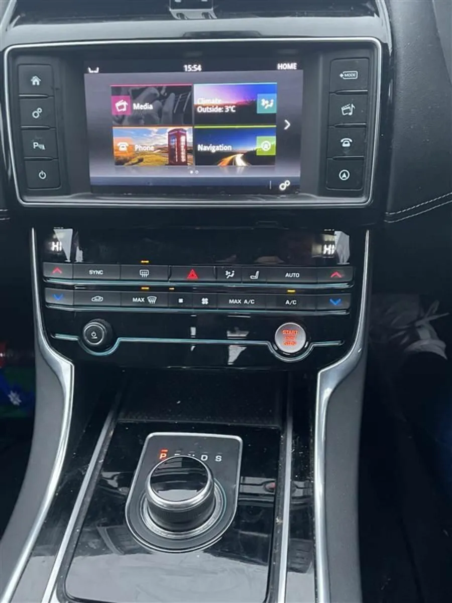 Jaguar XE 2017 - Image 3