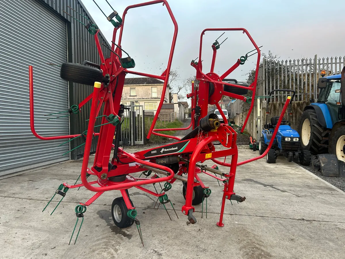 2021 Kverneland 4 Rotar Tedder - Image 1