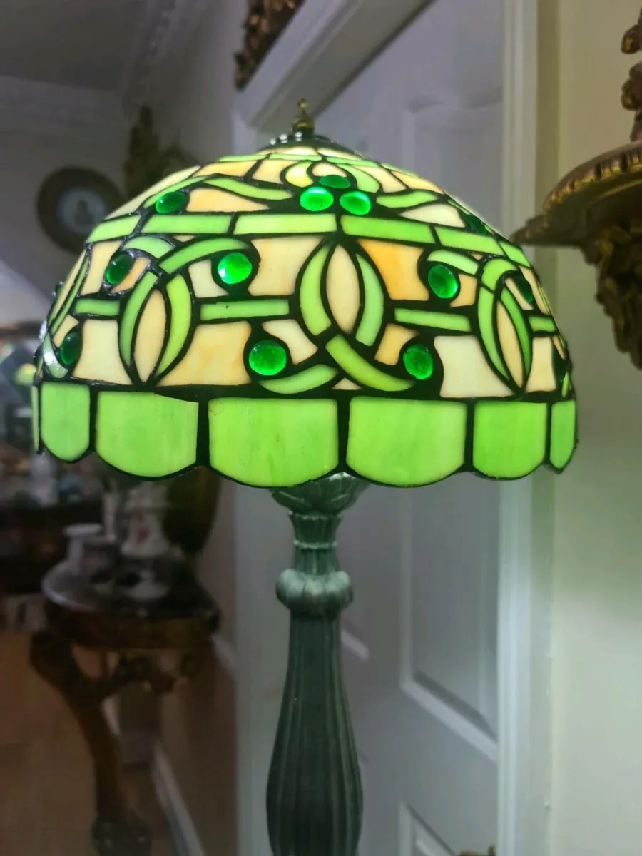 Tall vintage Tiffany lamp POSTAGE AVAILABLE - Image 3