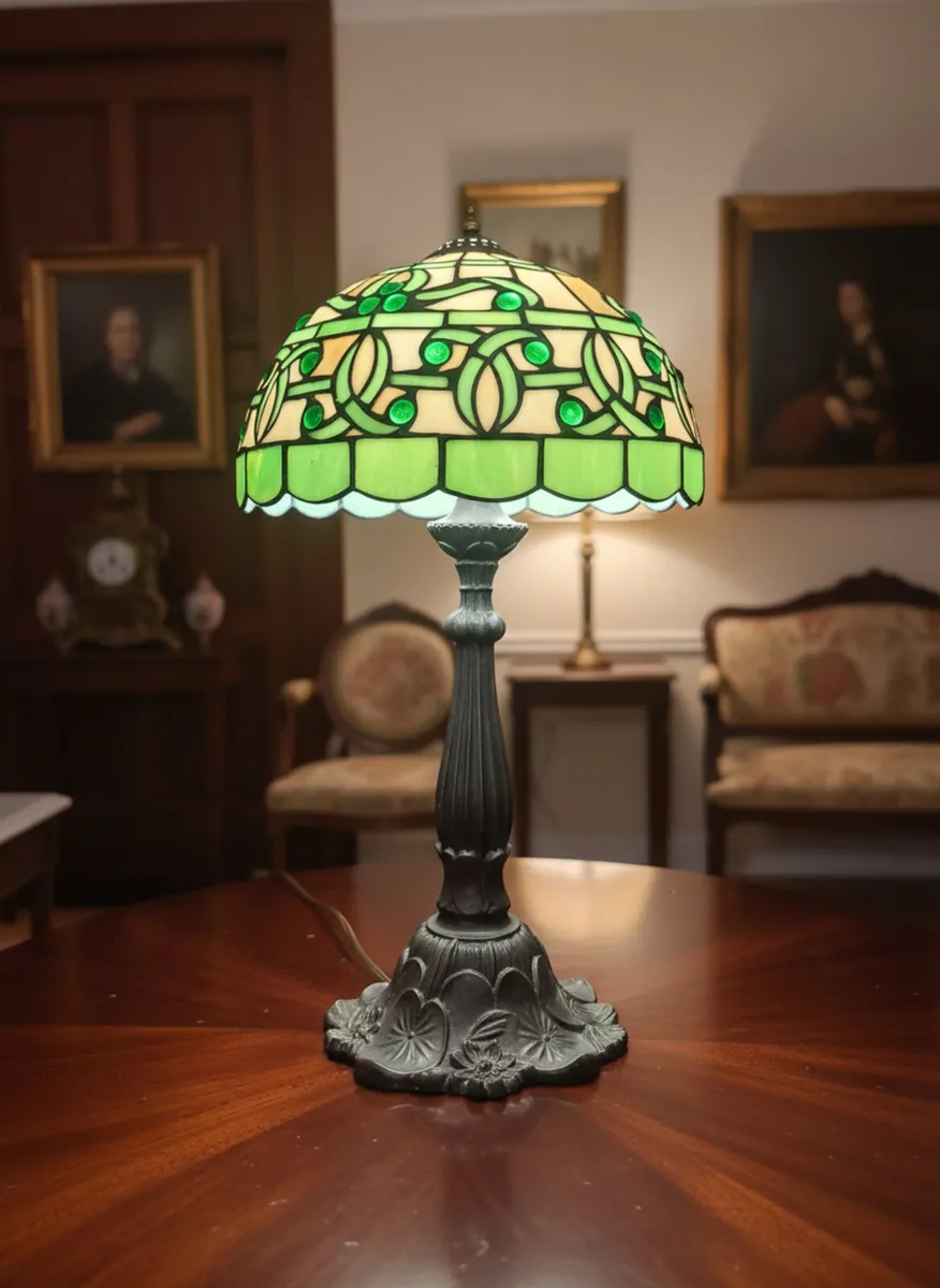 Tall vintage Tiffany lamp POSTAGE AVAILABLE - Image 4