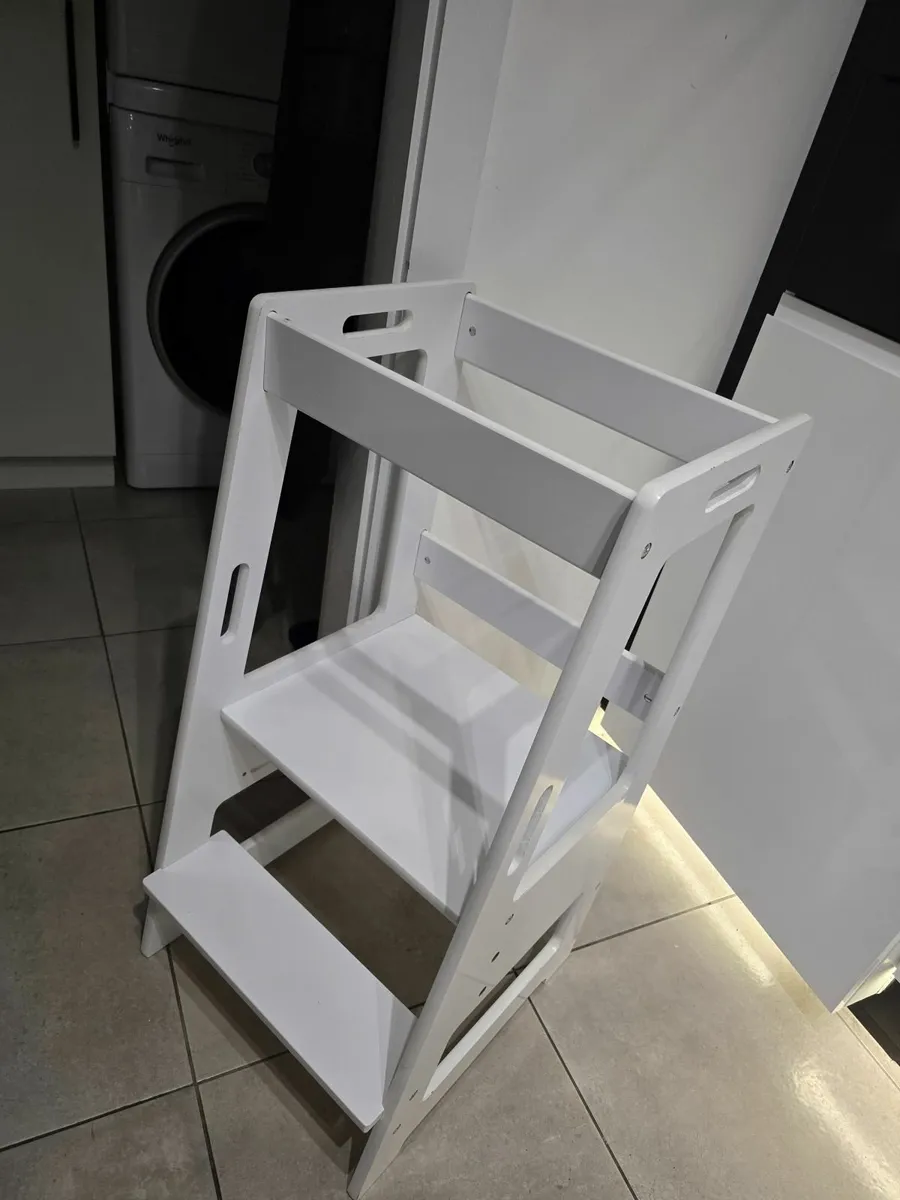 BeZou Learning Tower - Image 1