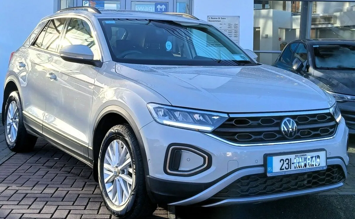 Volkswagen T-Roc LIFE 2.0TDI 116HP **APP CONNECT, - Image 1