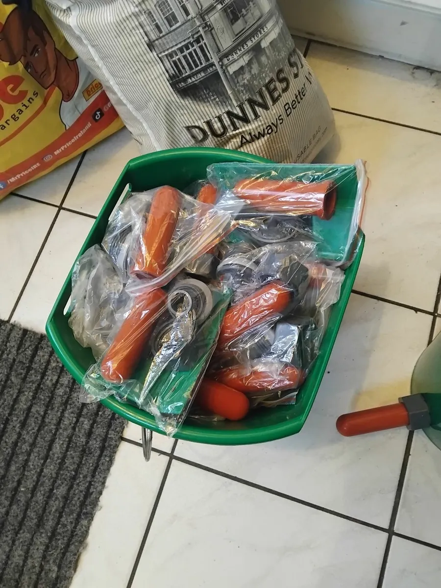 New Calf feeding bucket will feed 3 calf - Image 4