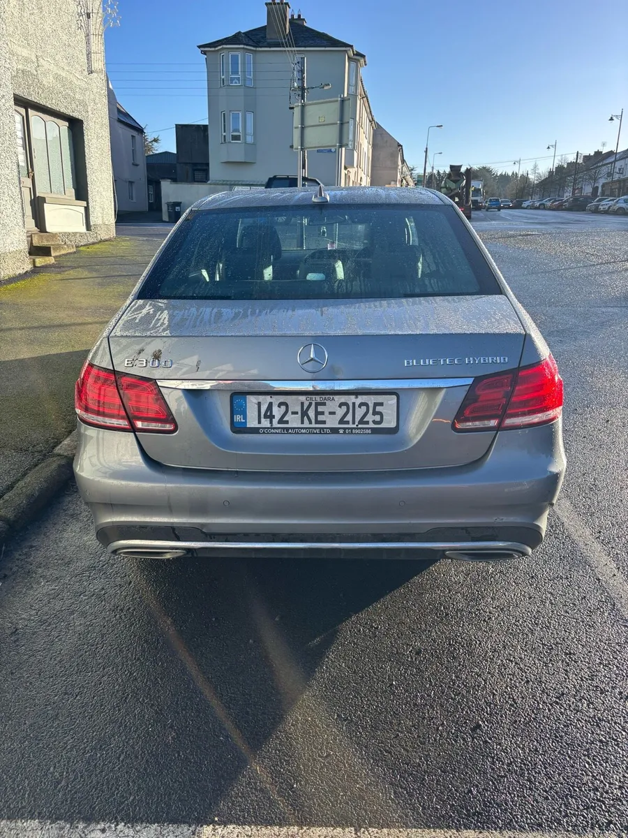 Mercedes E300 Amy Diesel Hybrid - Image 2