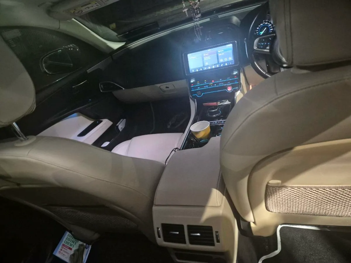 Jaguar 250bhp rare edition prestige - Image 4