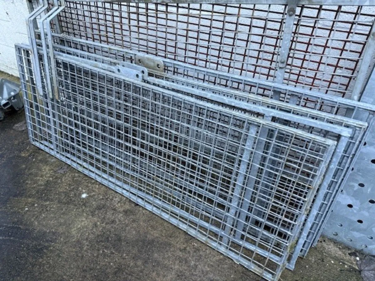 T0100 Special Offer Galvanised Mesh Panels - Image 1