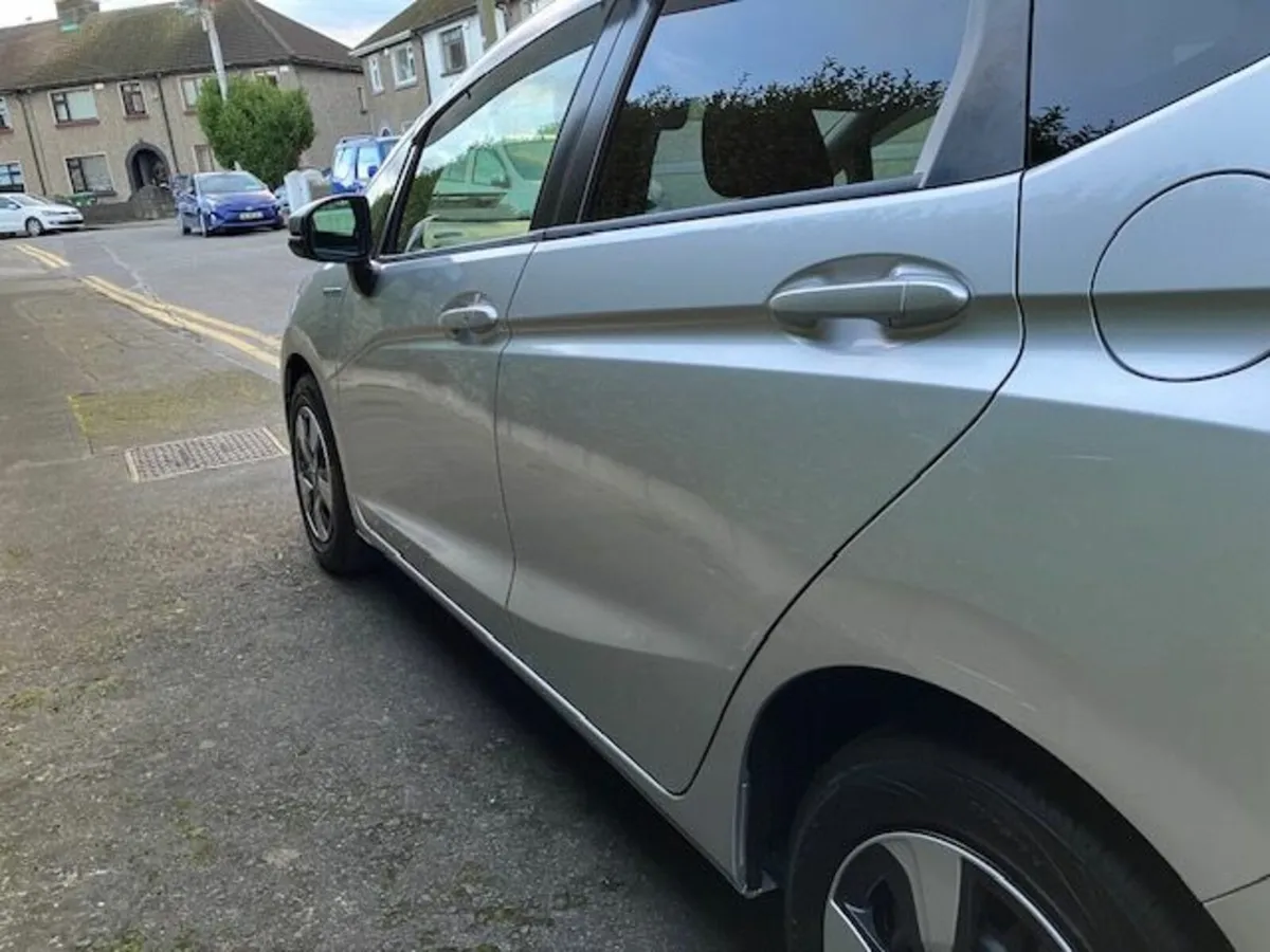 Honda Fit 2015 HYBRID - Image 2