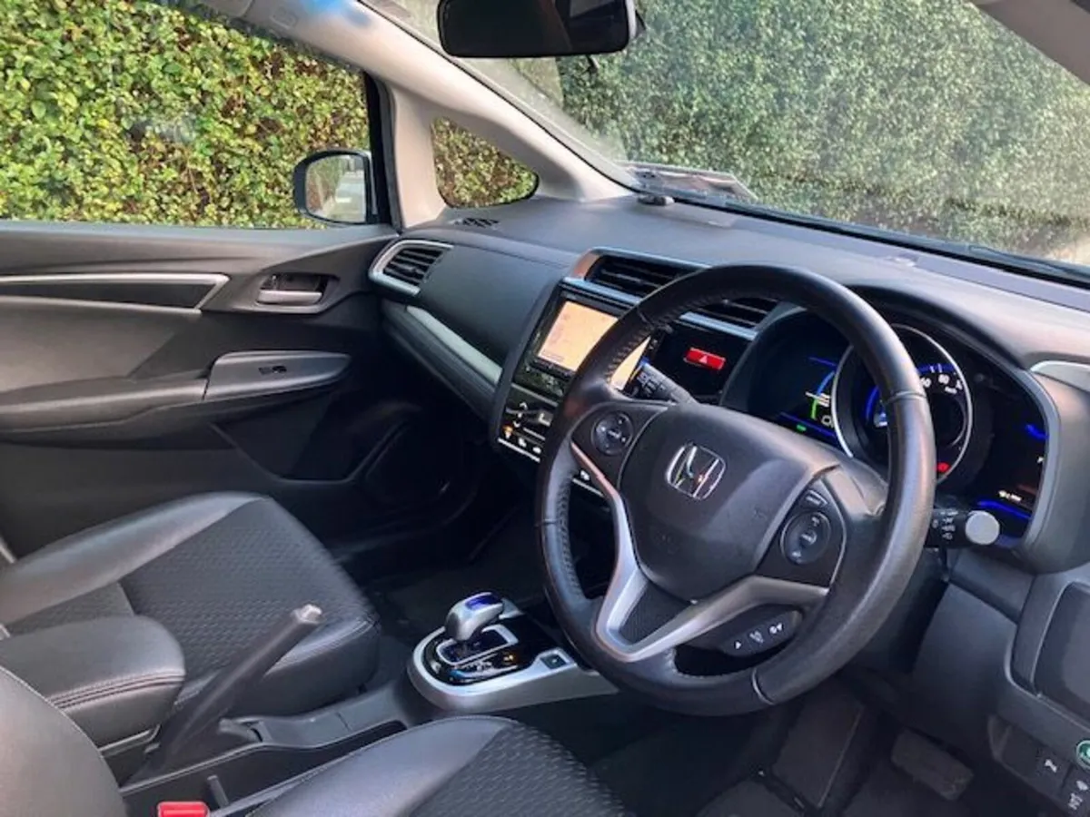 Honda Fit 2015 HYBRID - Image 3