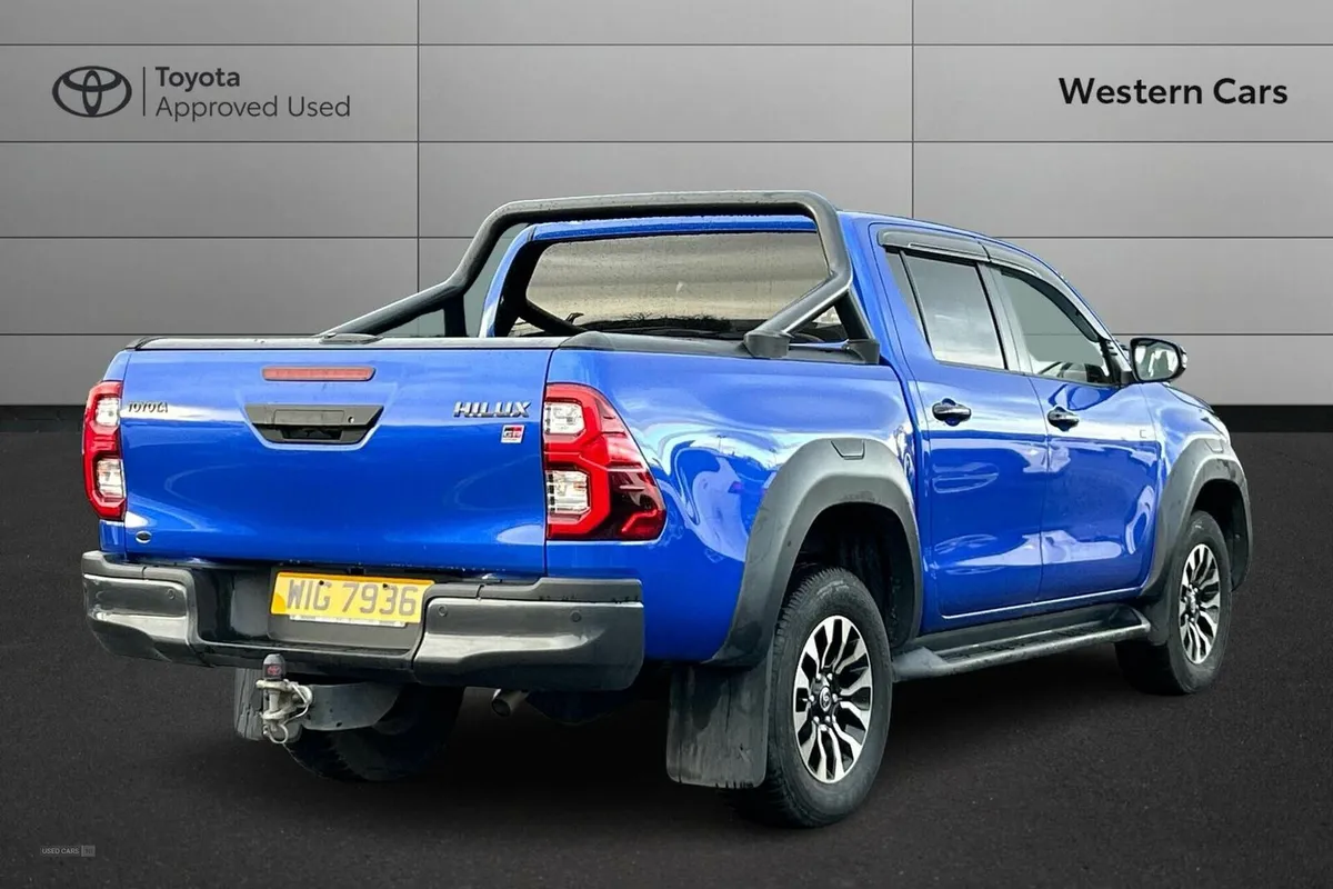 Toyota Hilux 2.8 D-4D GR SPORT Auto 4WD Euro 6 (s/ - Image 2