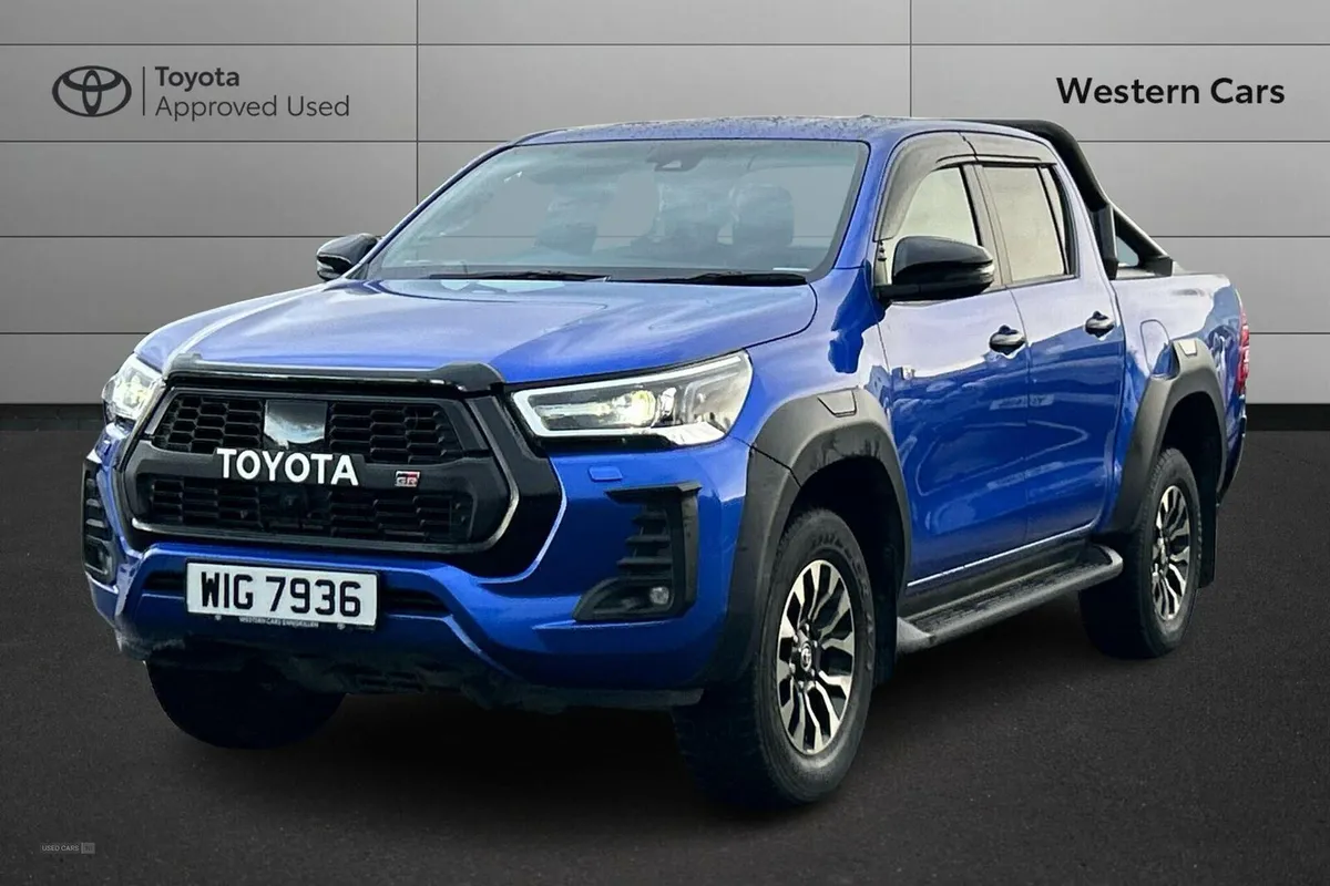 Toyota Hilux 2.8 D-4D GR SPORT Auto 4WD Euro 6 (s/ - Image 3