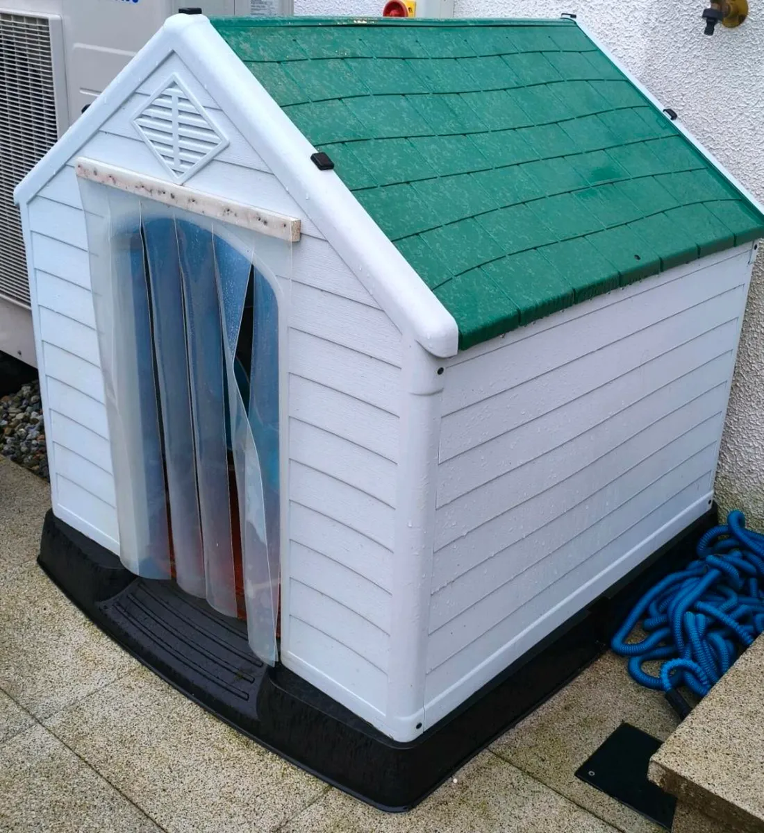 Large dog kennel with door flap - Image 3