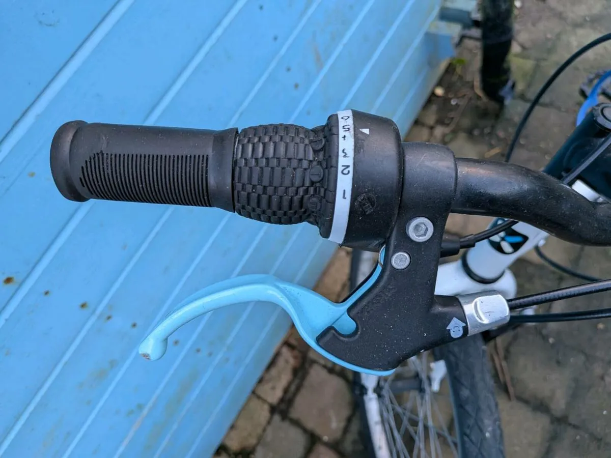 Pre-teen hybrid bike, ladies frame - Image 2