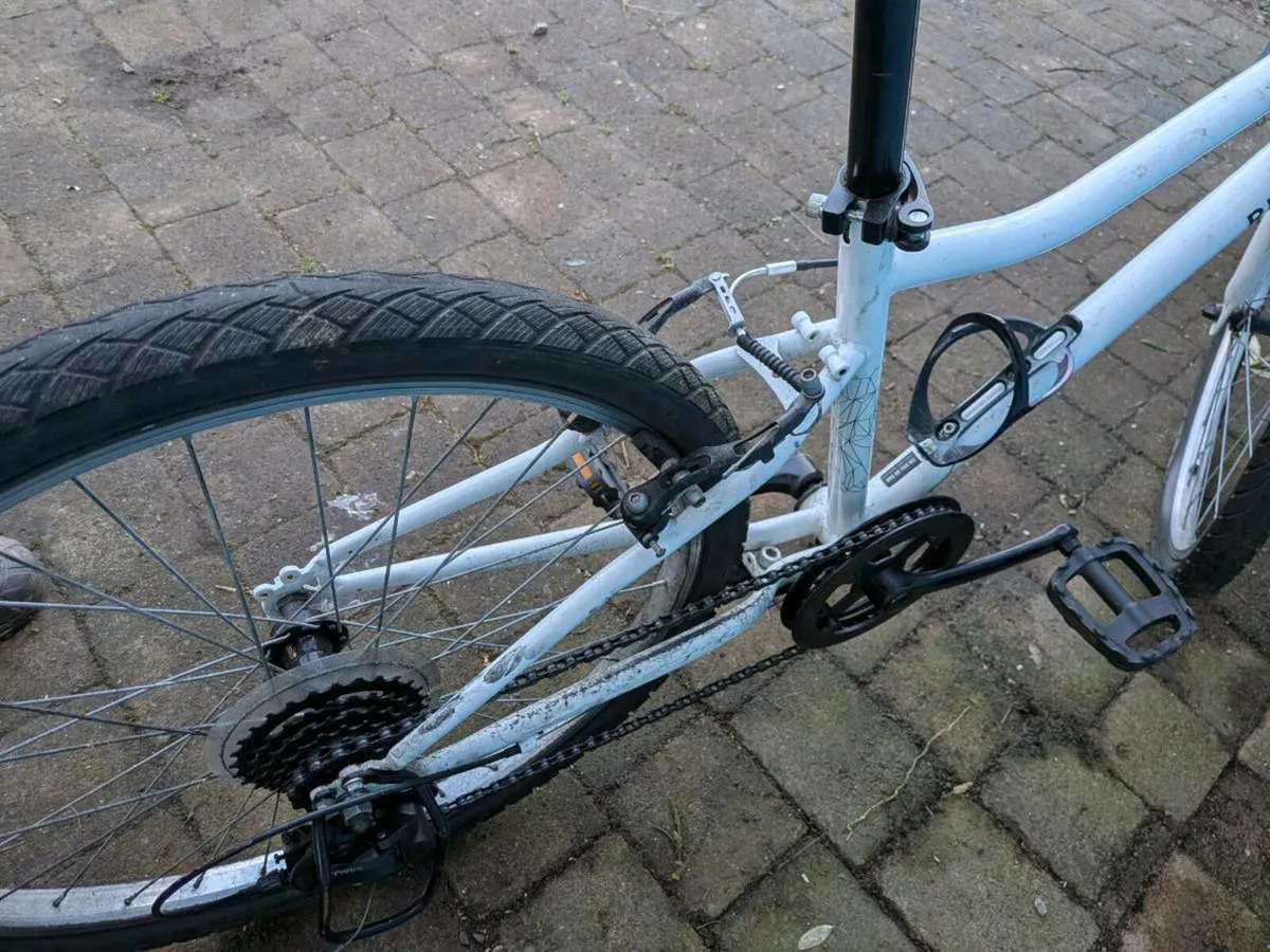 Pre-teen hybrid bike, ladies frame - Image 3