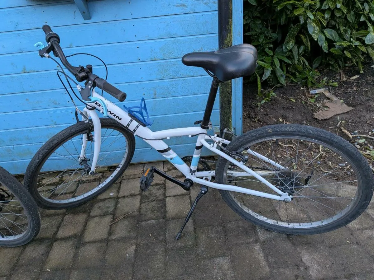 Pre-teen hybrid bike, ladies frame - Image 1