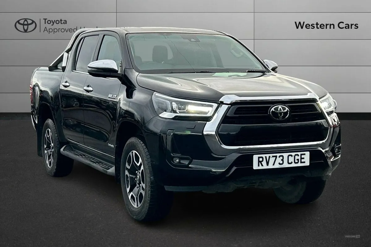 Toyota Hilux 2.4 D-4D Invincible 4WD Euro 6 (s/s) - Image 1