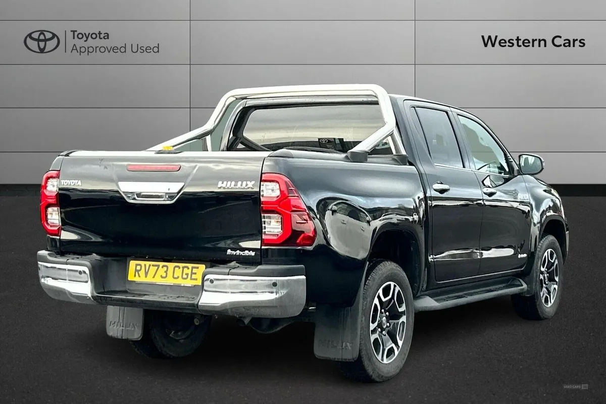 Toyota Hilux 2.4 D-4D Invincible 4WD Euro 6 (s/s) - Image 2