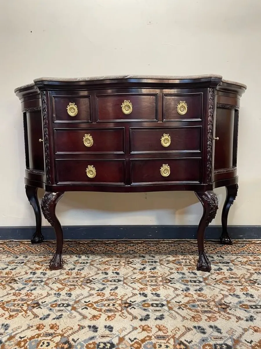 Elegant Chippendale Revival Mahogany Sideboard - Image 1