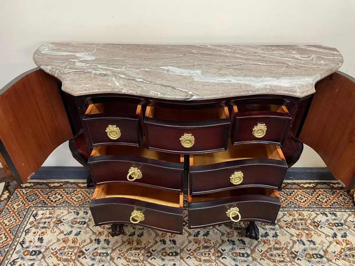 Elegant Chippendale Revival Mahogany Sideboard - Image 3