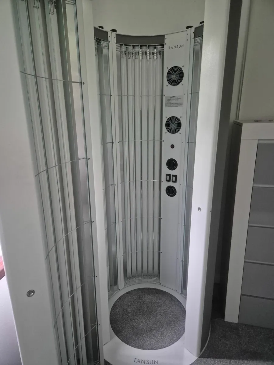 TANSUN SAPPHIRE SUNBED 6FT AS NEW 12 HOURS ONLY - Image 2