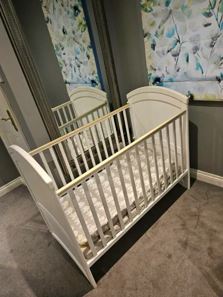 Baby elegance 2024 swinging crib