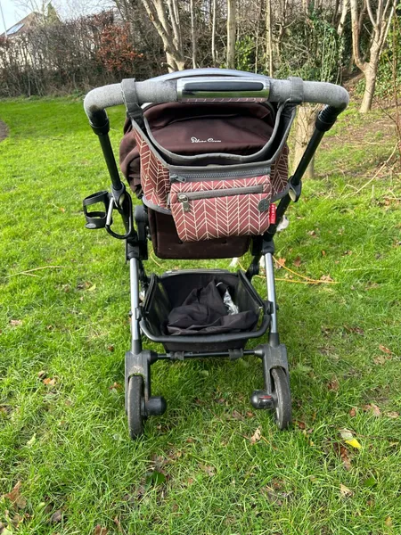 Buggy board with seat outlet for silver cross wayfarer