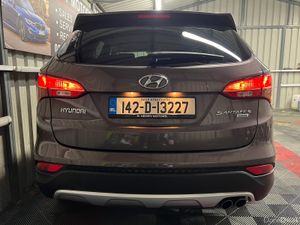 2014 142 Hyundai Santa FE 2WD Manual 7 Seat - Image 2