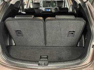 2014 142 Hyundai Santa FE 2WD Manual 7 Seat - Image 2