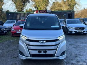 182 Toyota Voxy Hybrid Power Door - Image 3