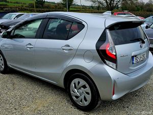 192 Toyota Aqua 1.5 Hybrid High Spec €13500 - Image 4